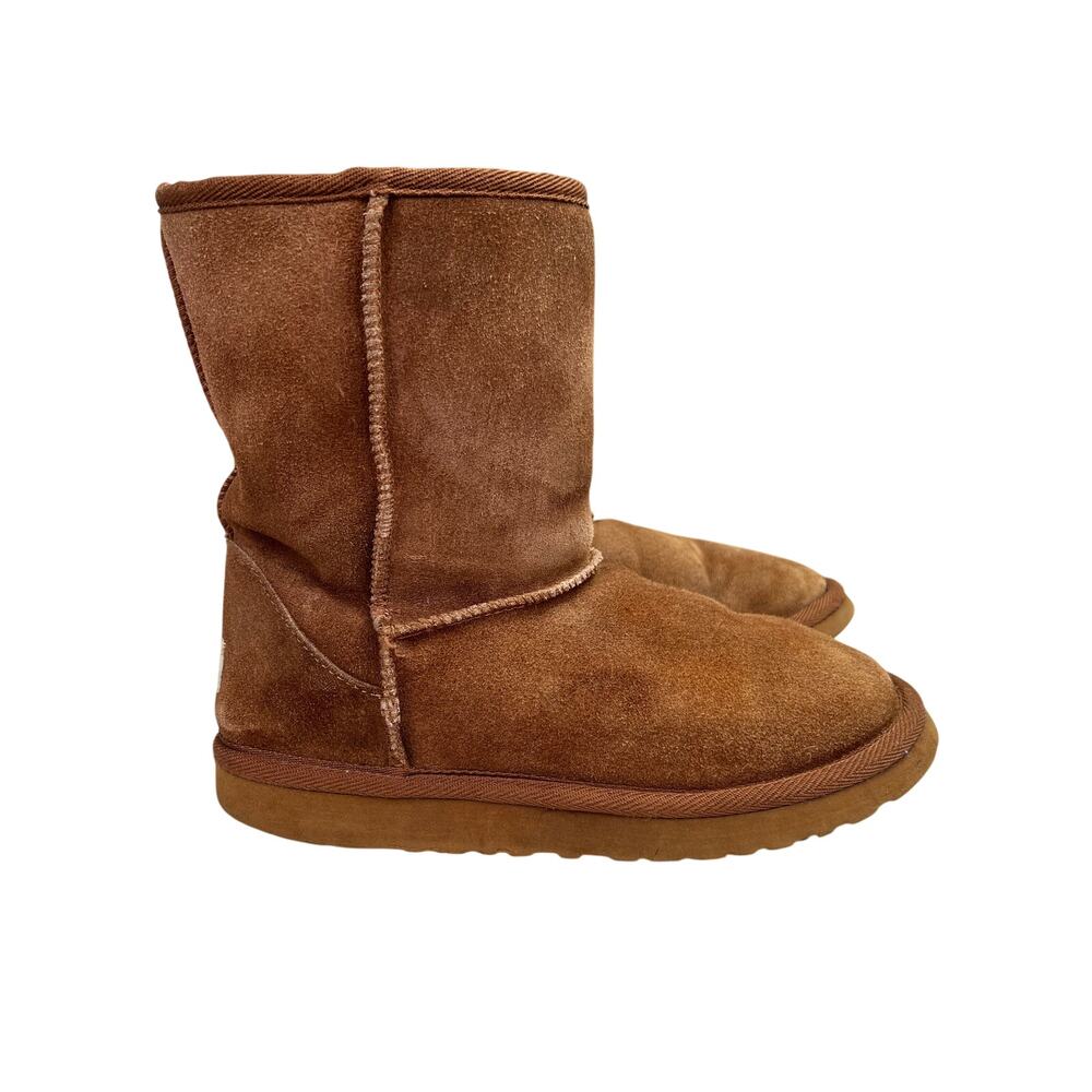 Ugg 5812 Suede Sheepskin Boot 8 Women Chestnut Tan Classic Short